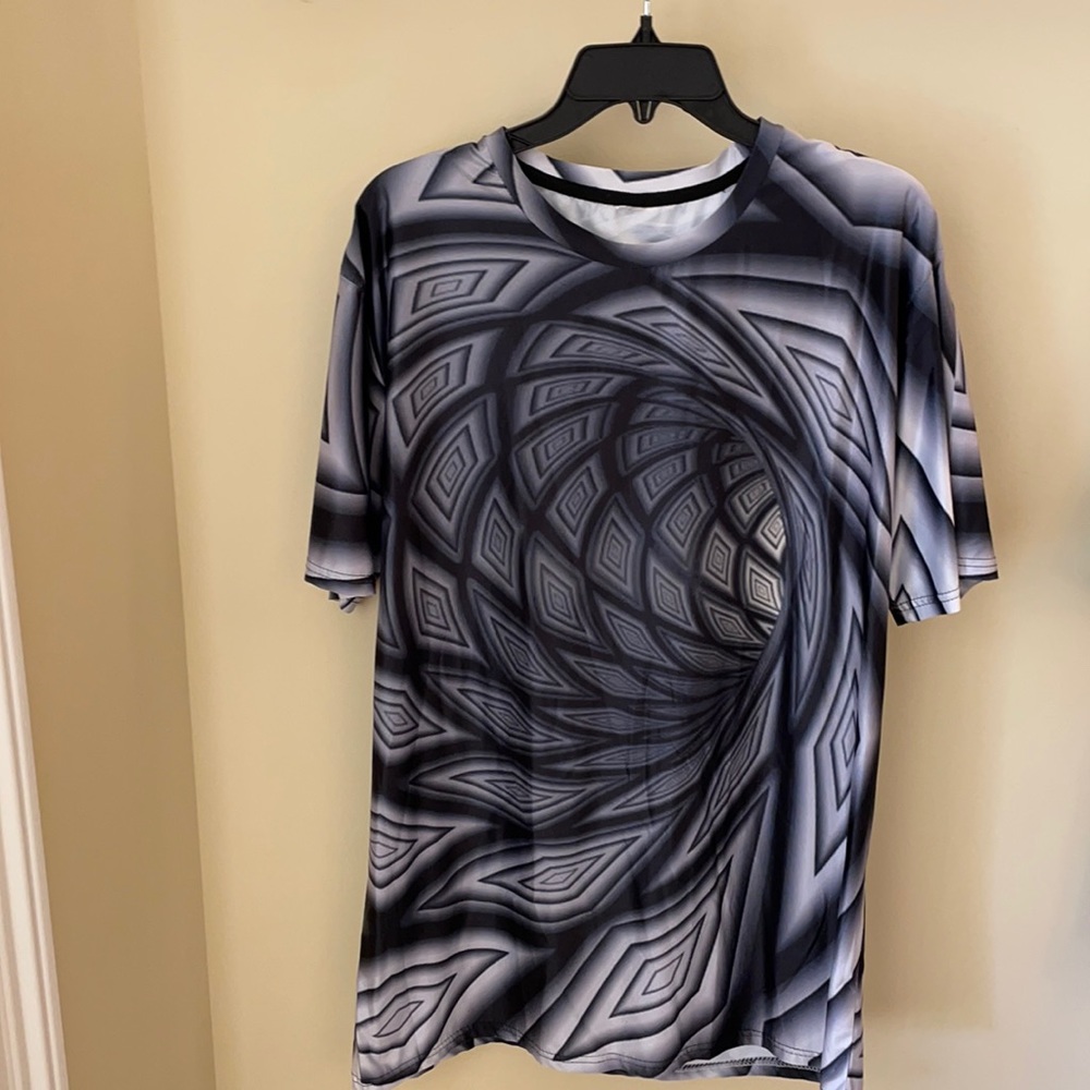 Men’s Large Optical Illusion Tee